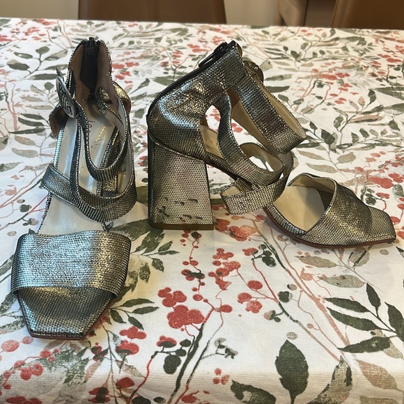 Argentine designer sandals. - Picture 2 of 5